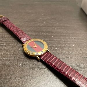 Authentic Gucci 3000M Gucci Stripe Dial Gold Plated Quartz Wrist Watch